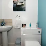 N19 Brooklands Apartment *